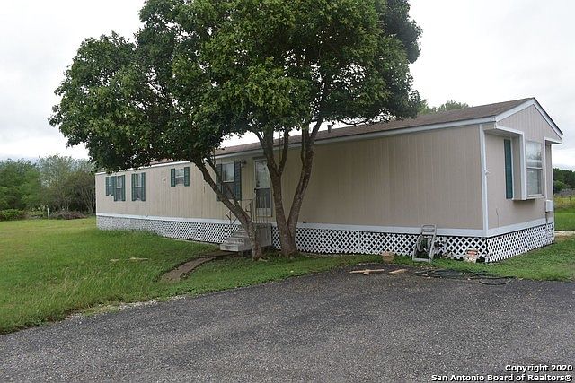 1st image of 1140 Country Ln