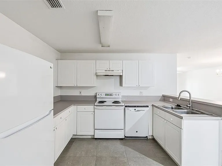 8818 Grand Palms Cir #A — Photo 3