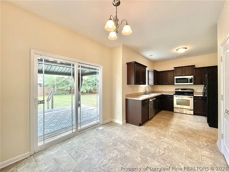 675 Omaha Dr — Photo 16