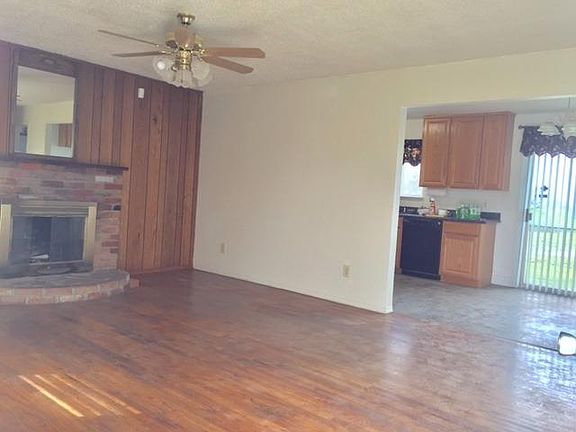 3rd image of 441 N Roberta Way
