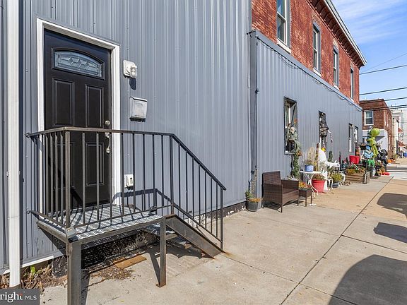 2nd image of 1226A S 21st St