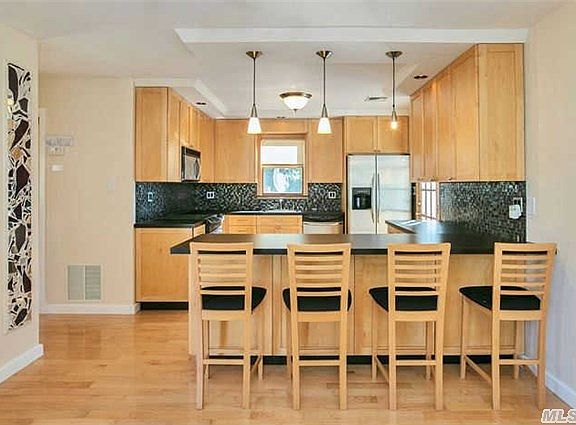 4th image of 816 Bay Shore Ave