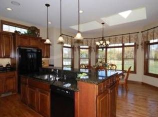 N39W23604 Grey Fox Ct, Pewaukee, WI 53072