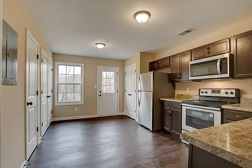 250 Fairview Ln #D — Photo 5