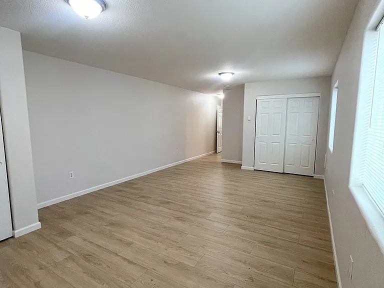 9833 N Lombard St — Photo 7