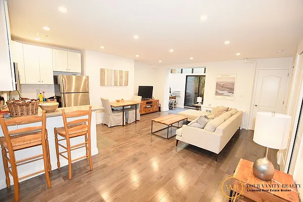 Rented by Your Vanity Realty | media 21