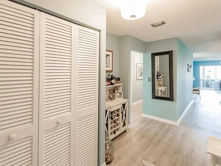 1255 E Peppertree Dr #501 — Photo 8