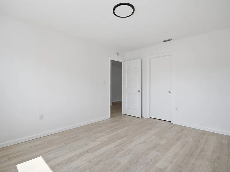 115 N San Remo Ave #7 — Photo 11