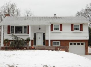 15 Locust Grove Ln, Manalapan, NJ 07726