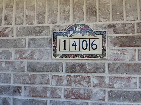 2nd image of 1406 Woodway Blvd