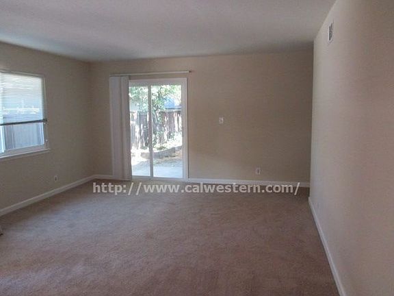 4th image of 514 Hazel Dell Way