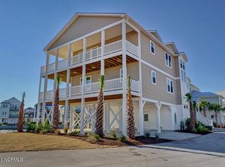 909 Bumble Bee Ln, Topsail Beach, NC 28445