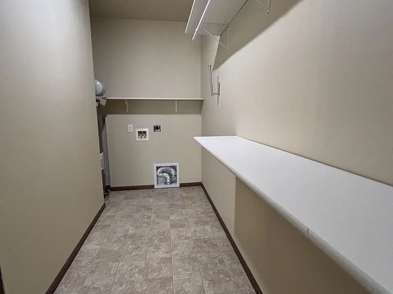902 N High St #106 — Photo 9
