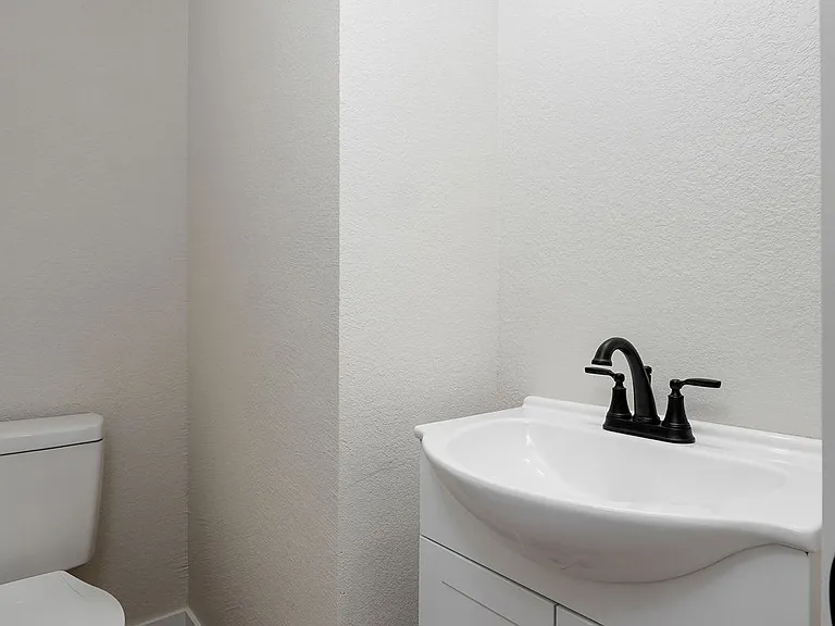2558 W Village Ln — Photo 35