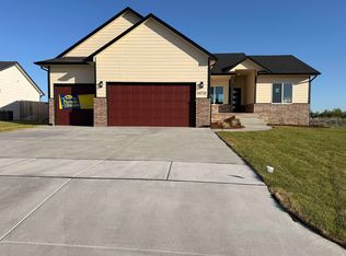 10710 E Bonita St, Wichita, KS 67207