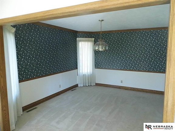 4th image of 604 Barrington Cir
