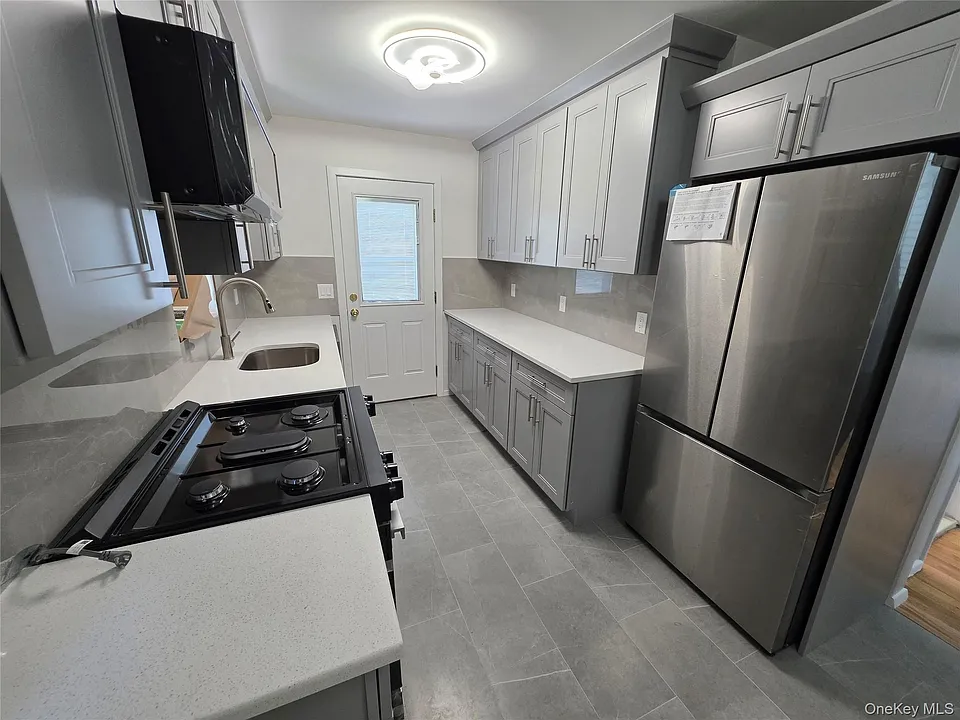 66 Gates Ave #1