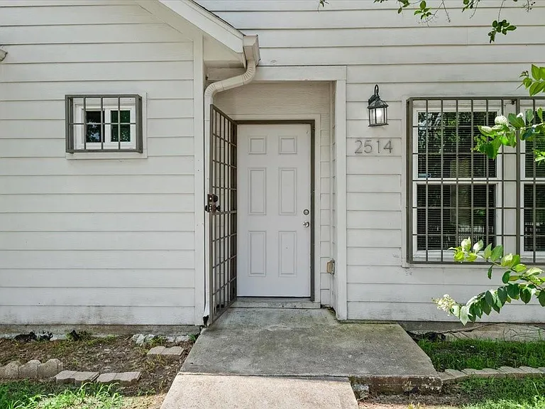 2514 Bennington St — Photo 4