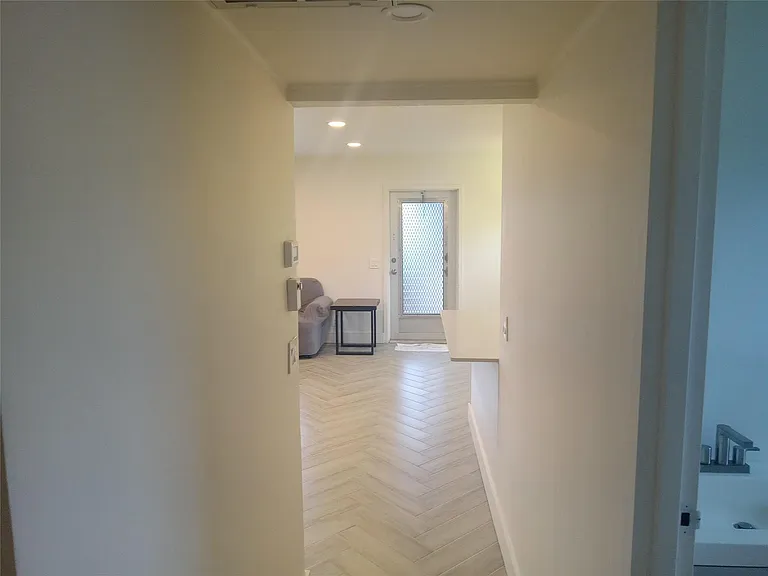 189 Seville F #189 — Photo 14