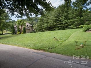 10 Round Robin Ln, Mills River, NC 28759