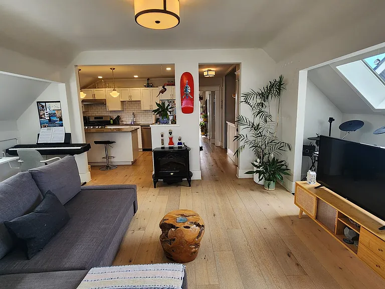 3528 Point Grey Rd — Photo 7