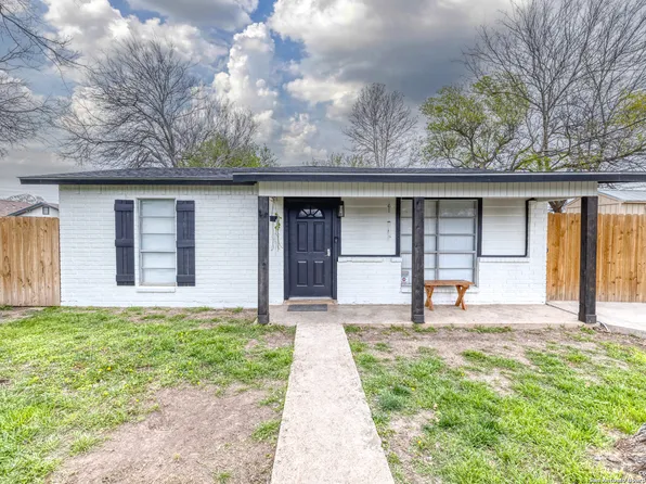 528 BATES ST, Uvalde, TX 78801