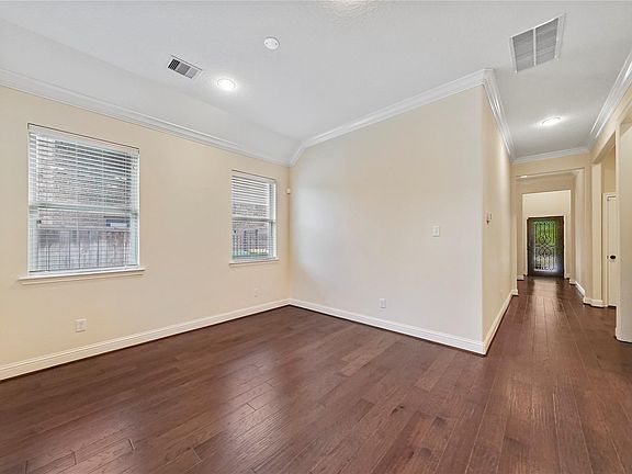 4th image of 130 N Heritage Mill Cir
