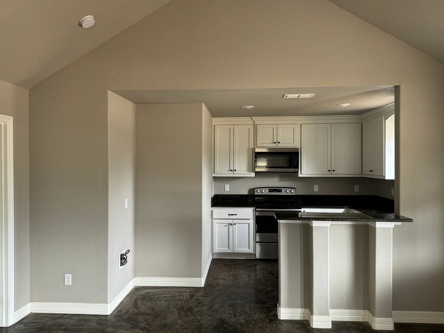 3 bed, 1100 sqft, $1,500 — Photo 3