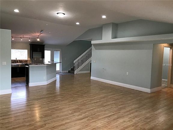 3rd image of 1071 Kant St