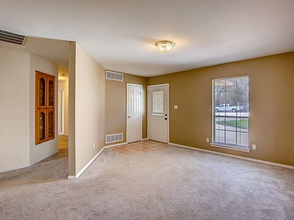 4th image of 4804 Edgewater Dr