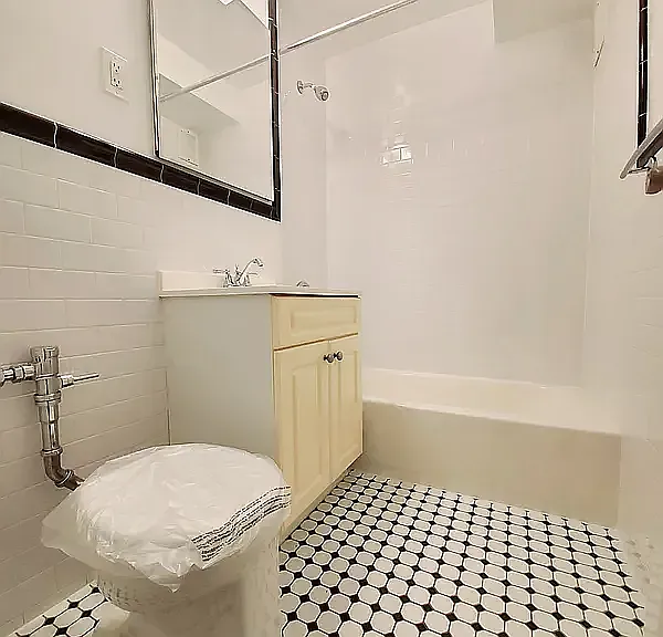 60 Turner Pl #5M — Photo 8