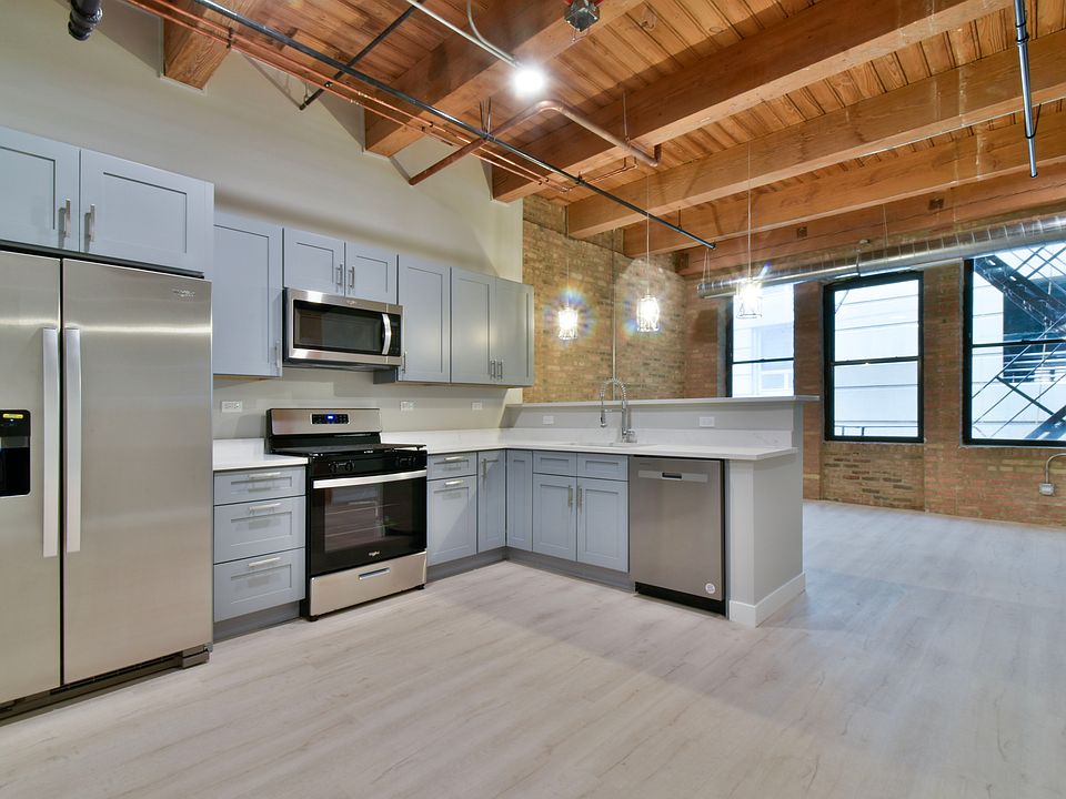 1st image of 11 E Illinois St #304