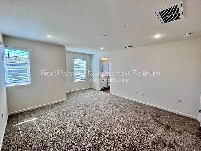 2059 N Wagon Ln — Photo 4