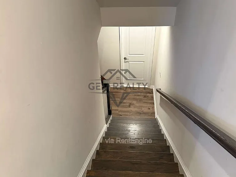 1842 Briscoe Ln — Photo 9
