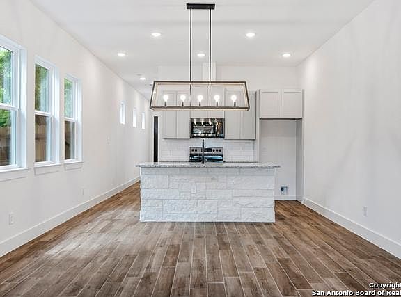 4th image of 214 Connelly St #2