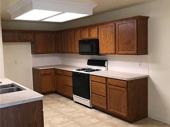 3rd image of 227 Laramie Ln