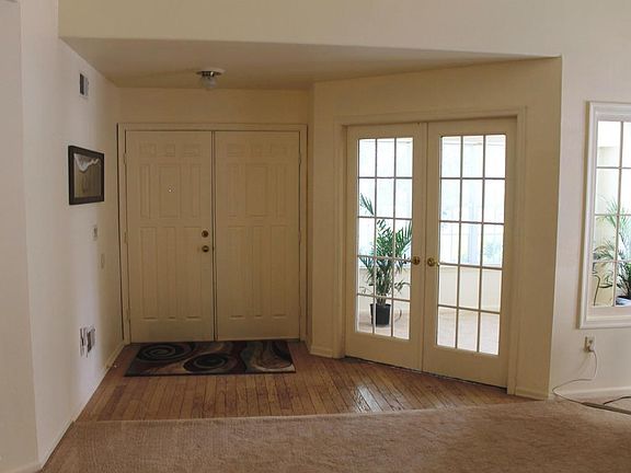 5th image of 1205 Thornbury Ln #B