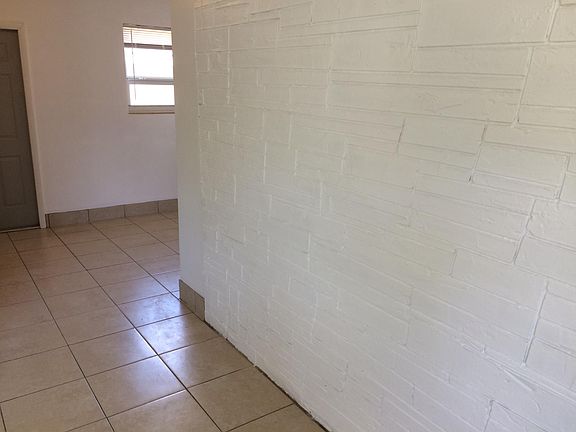 3rd image of 129 NW 14th Way Unit A