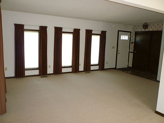 4th image of 504 Fairlane Dr