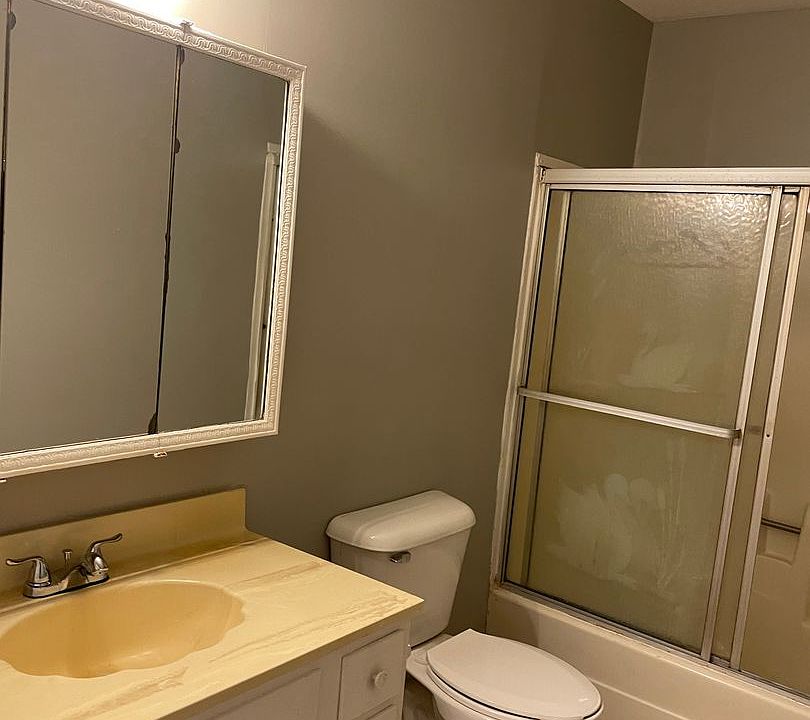 Oak Pointe Apartments 430 Country Lane Dr. 430 Country Lane Dr