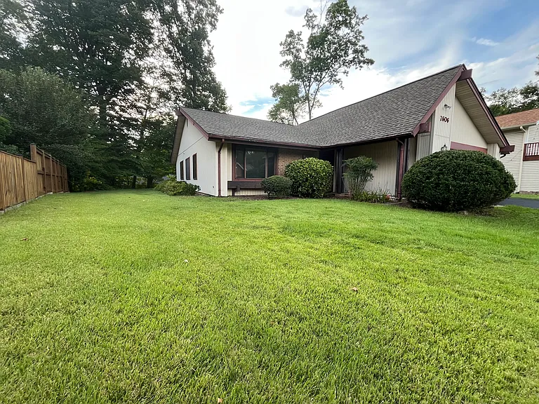 7606 Chancellor Way — Photo 3