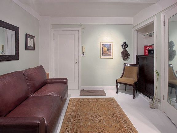 4th image of 315 E 43rd St #310