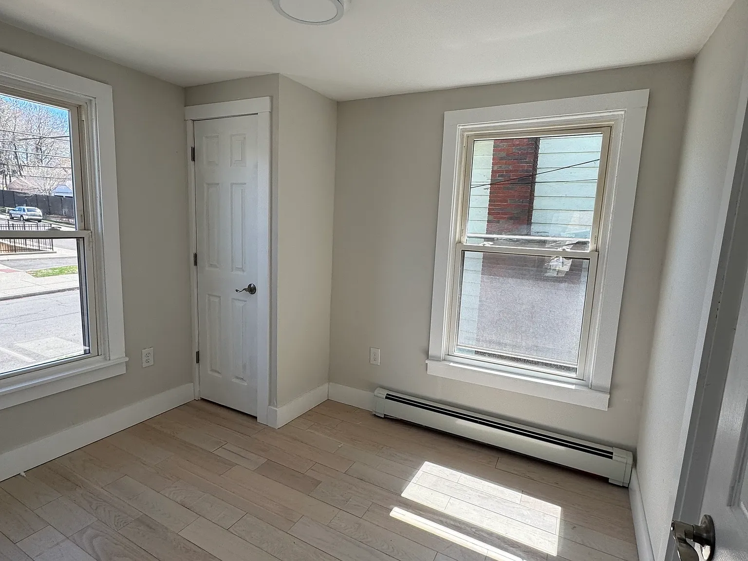 4 bed, 1.0 bath, 3102 sqft, $2,400 — Photo 3
