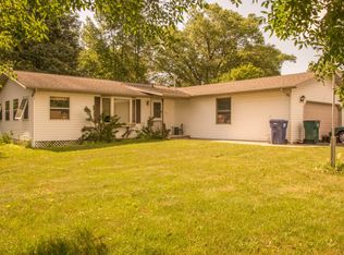 717 Leighton Rd, Waupaca, WI 54981