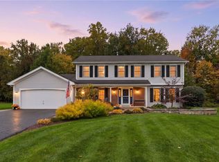 1073 Wickerton Ln, Webster, NY 14580