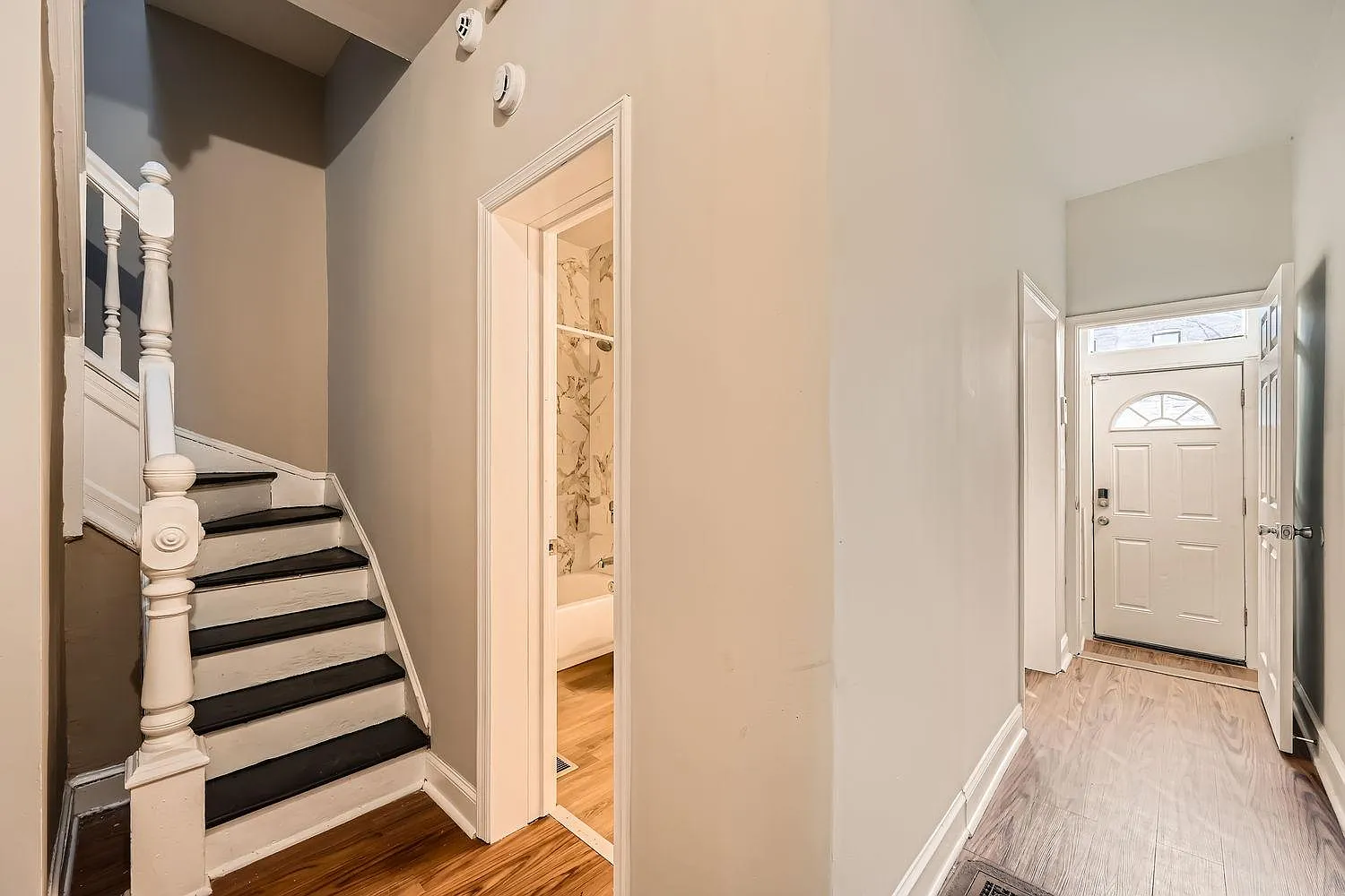4 bed, 2.0 bath, 1300 sqft, $884 — Photo 2
