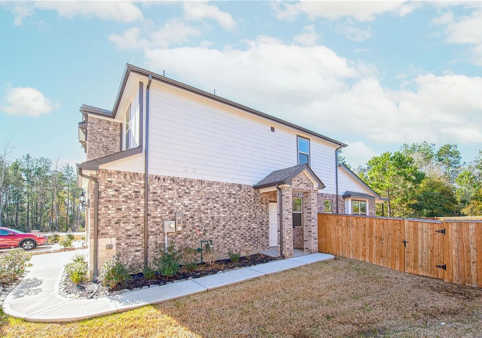 Spacious 4BR Townhome in Conroe — Photo 4