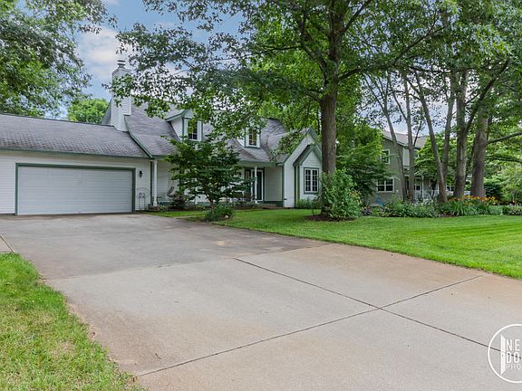 3rd image of 15229 Meadowwood Dr