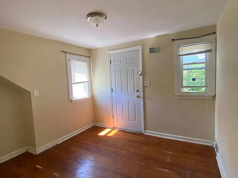 18 Townsend Ave — Photo 5