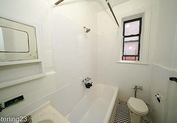 4th image of 35-06 73rd St #1G